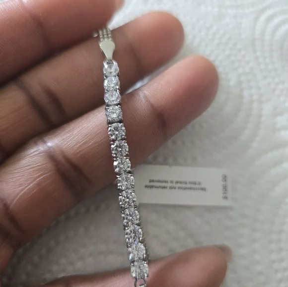 $100 Macy's Women Elegant Silver Hand Bracelet New Party - Picture 2 of 13